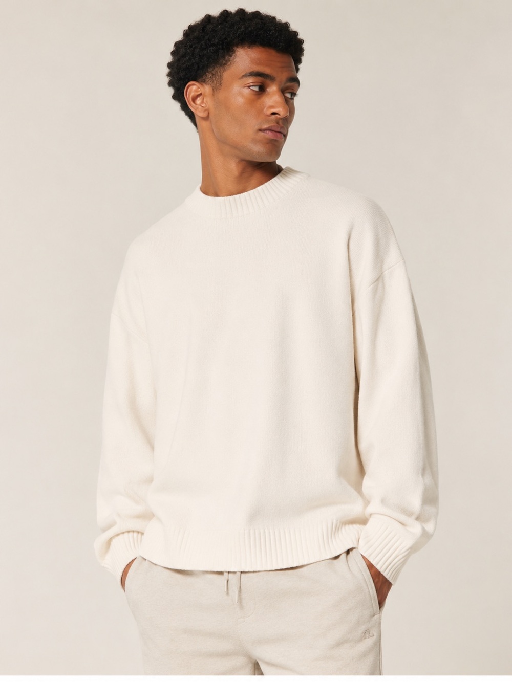 Hollister - Men’s Boxy Fit Crewneck Sweater - Cream - Size Medium